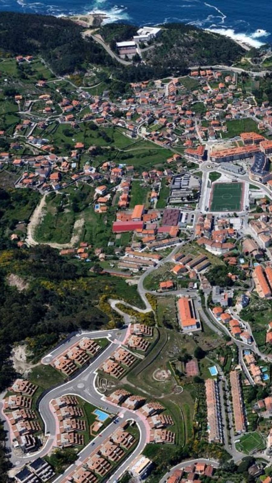Vista aérea de Baiona y su costa